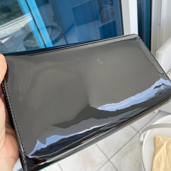 Louis Vuitton Vernis Louise Black Patent Leather Clutch - Picture 3 of 10